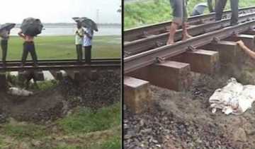 সাড়ে ৫ ঘণ্টা পর উত্তরবঙ্গের সঙ্গে ট্রেন চলাচল শুরু